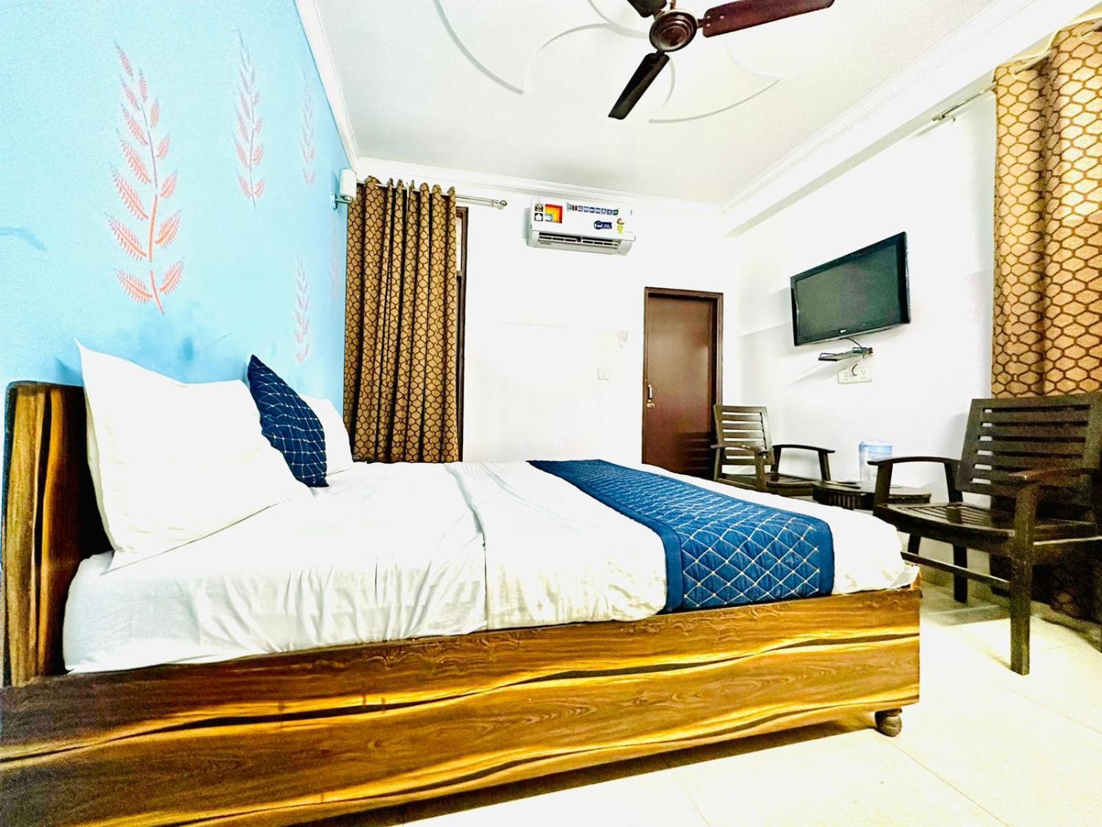 Hotel Galaxy Inn Near Delhi International Airport Нью-Дели Экстерьер фото