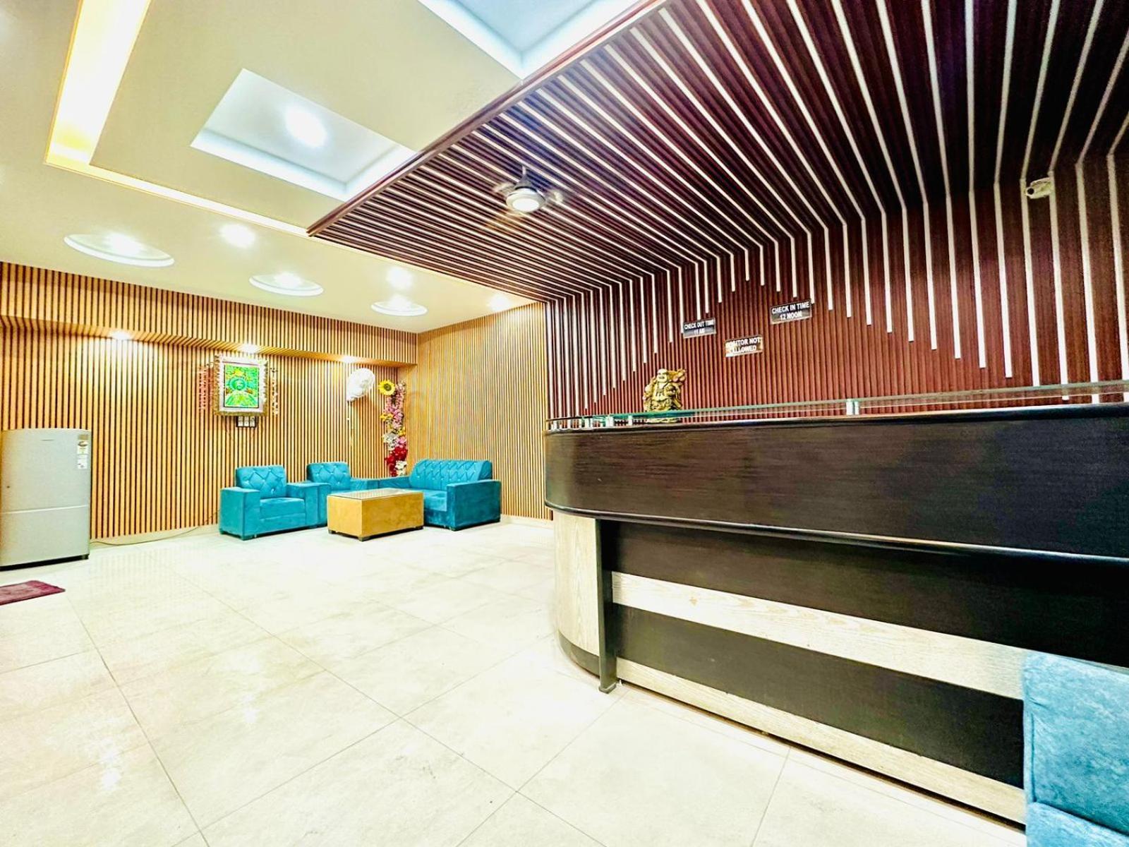 Hotel Galaxy Inn Near Delhi International Airport Нью-Дели Экстерьер фото
