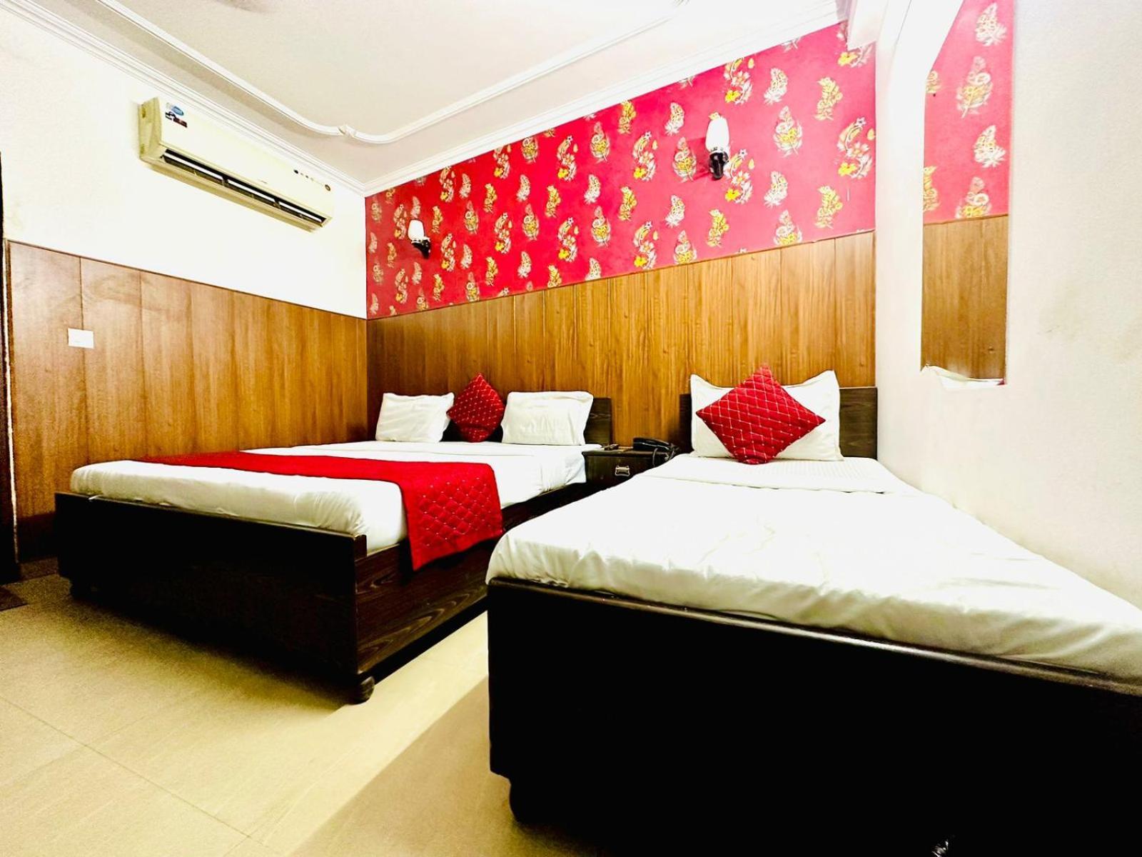 Hotel Galaxy Inn Near Delhi International Airport Нью-Дели Экстерьер фото
