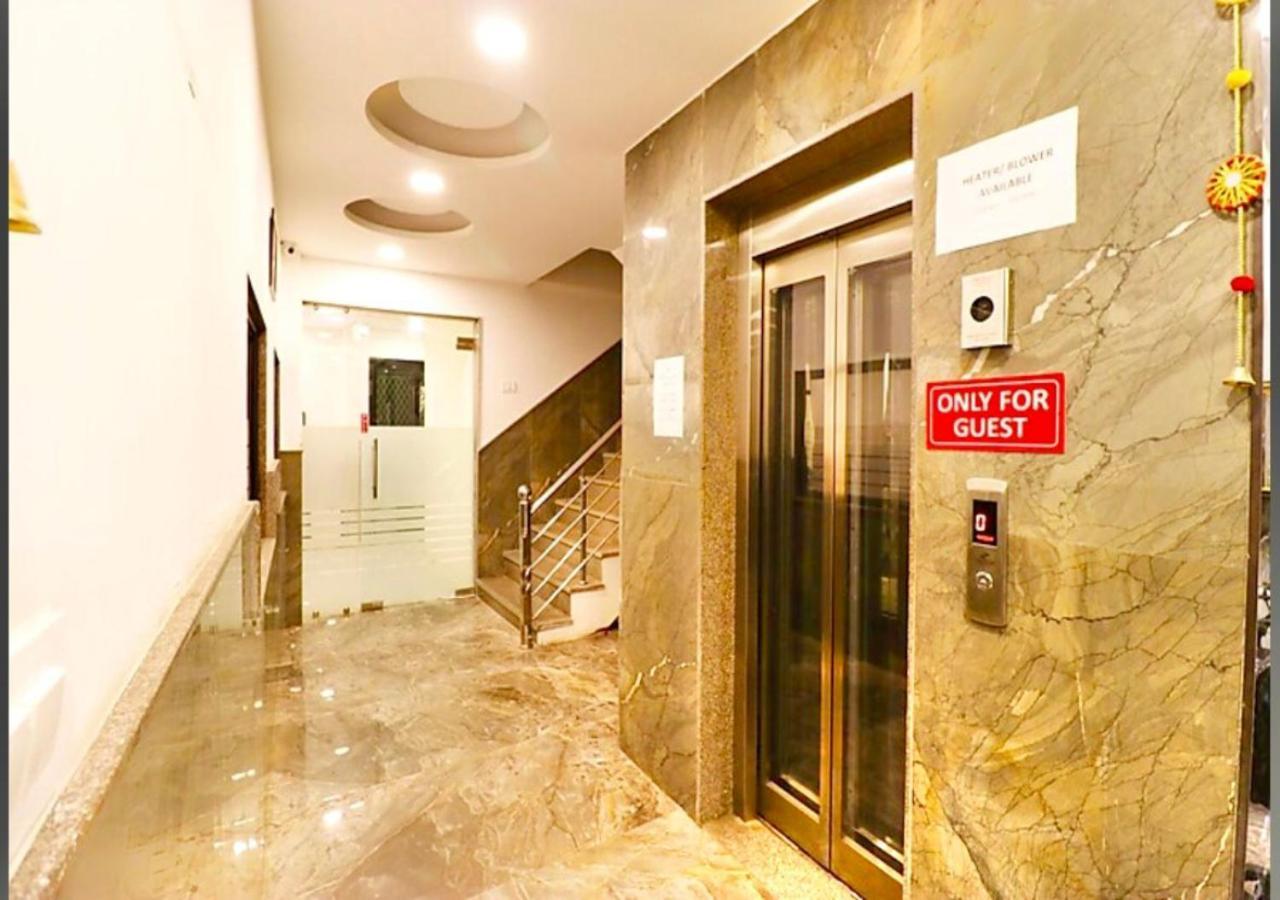 Hotel Galaxy Inn Near Delhi International Airport Нью-Дели Экстерьер фото