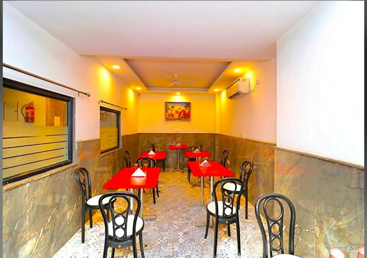 Hotel Galaxy Inn Near Delhi International Airport Нью-Дели Экстерьер фото