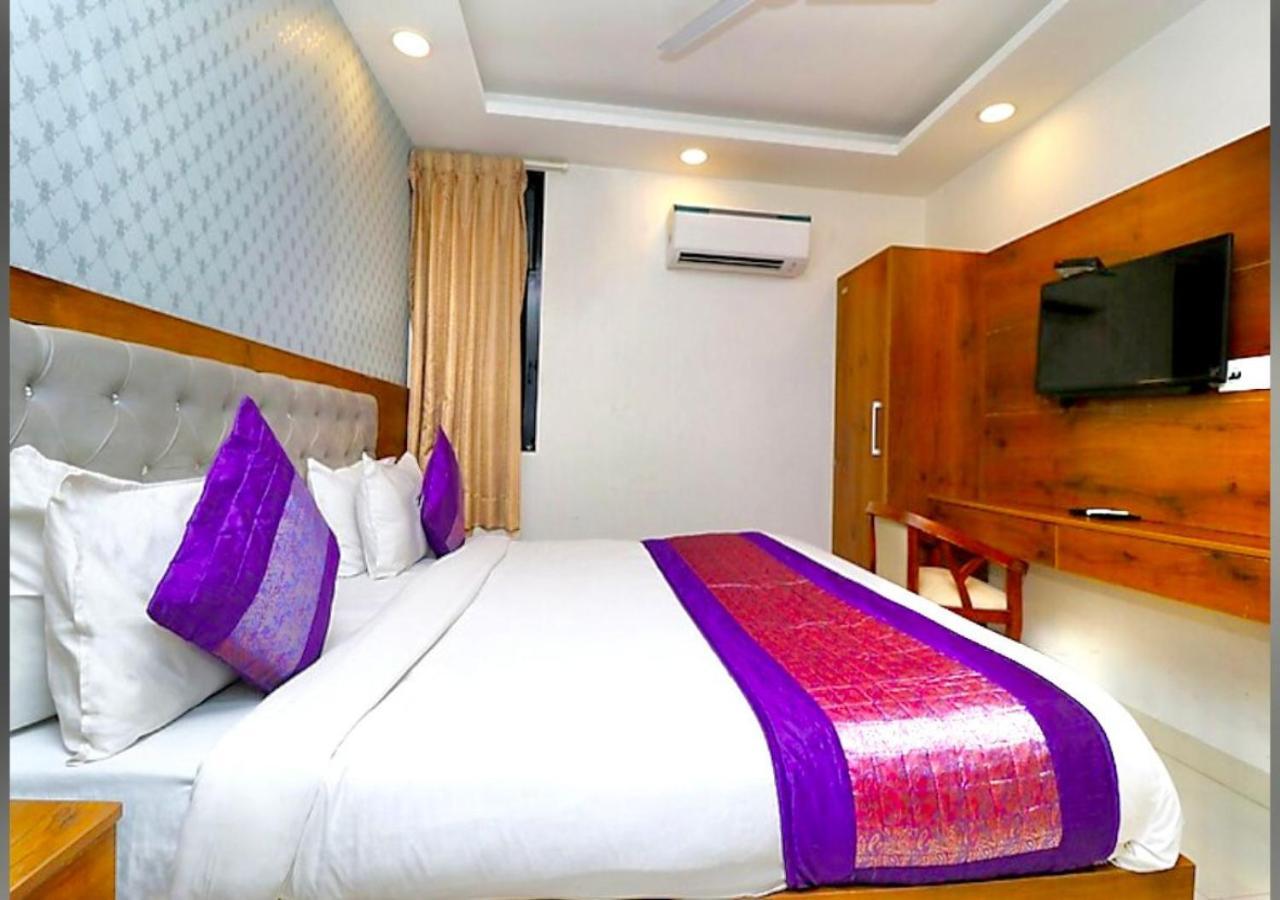 Hotel Galaxy Inn Near Delhi International Airport Нью-Дели Экстерьер фото