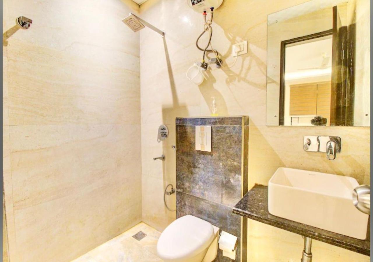 Hotel Galaxy Inn Near Delhi International Airport Нью-Дели Экстерьер фото